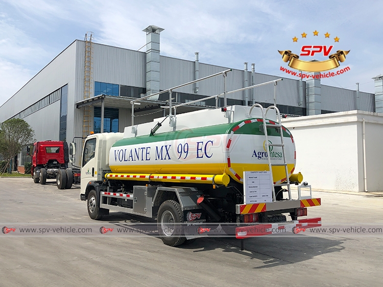 8,000 Litres Fuel Tanker Sinotruk - LB